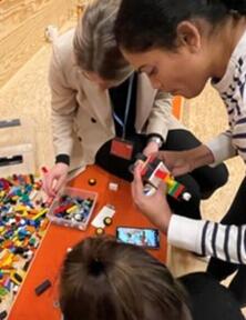Agil durch Lego: InMigration meets ReDi School