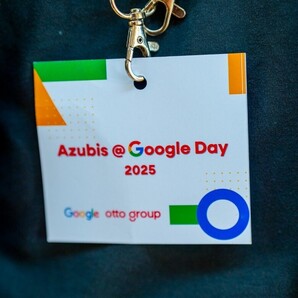 Das Bild zeigt die Umhängekarte eines Azubis von Otto, der beim Google Day 2025 dabei ist.