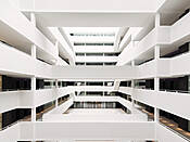 Weißes helles Atrium im OTTO-Headquater Weißes helles Atrium im OTTO-Headquater