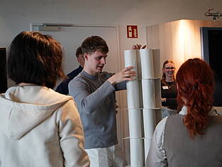 Station "Schiefer Turm von Pisa" bei der Campus-Ralley