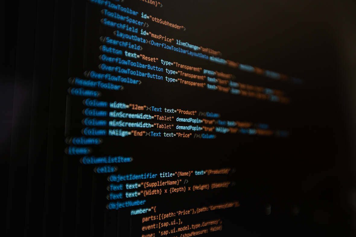 Verschiedene Codes mit schwarzen Hintergrund.