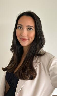 Unsere Kollegin aus dem Process Lead IT lächelt in die Kamera