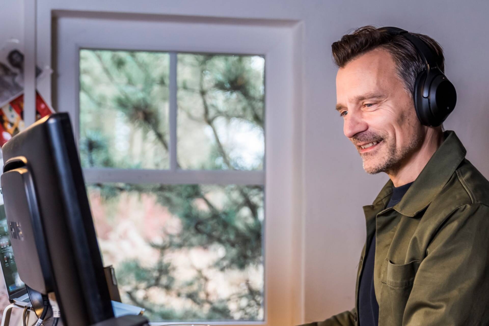 We are redesigning the way we work together and are relying on the sharing principle, among other things. In the morning, you check what's planned for your day and find a workspace within your assigned home zone. It's even possible to work outside on the boulevard. The culture change and the introduction of group-wide collaboration tools support this. 