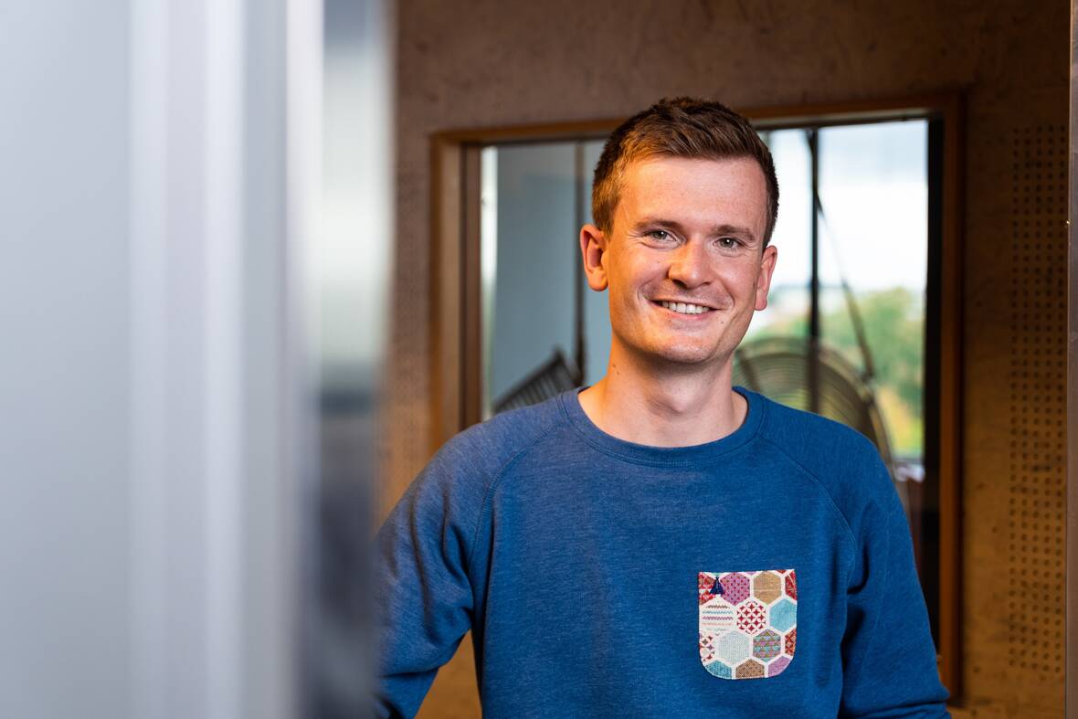 Bei uns kannst du auch mit einem Bachelor einsteigen und dich On-the-Job weiterentwickeln. Dafür unterstützen wir engagierte Mitarbeitende mit einem Stipendium für ein berufsbegleitendes Masterstudium - dem Turbo für deine Entwicklung. Die fachliche Richtung kannst du frei wählen. Die Hauptsache ist, dass der Studiengang zu dir, deinen Aufgaben und OTTO passt.   